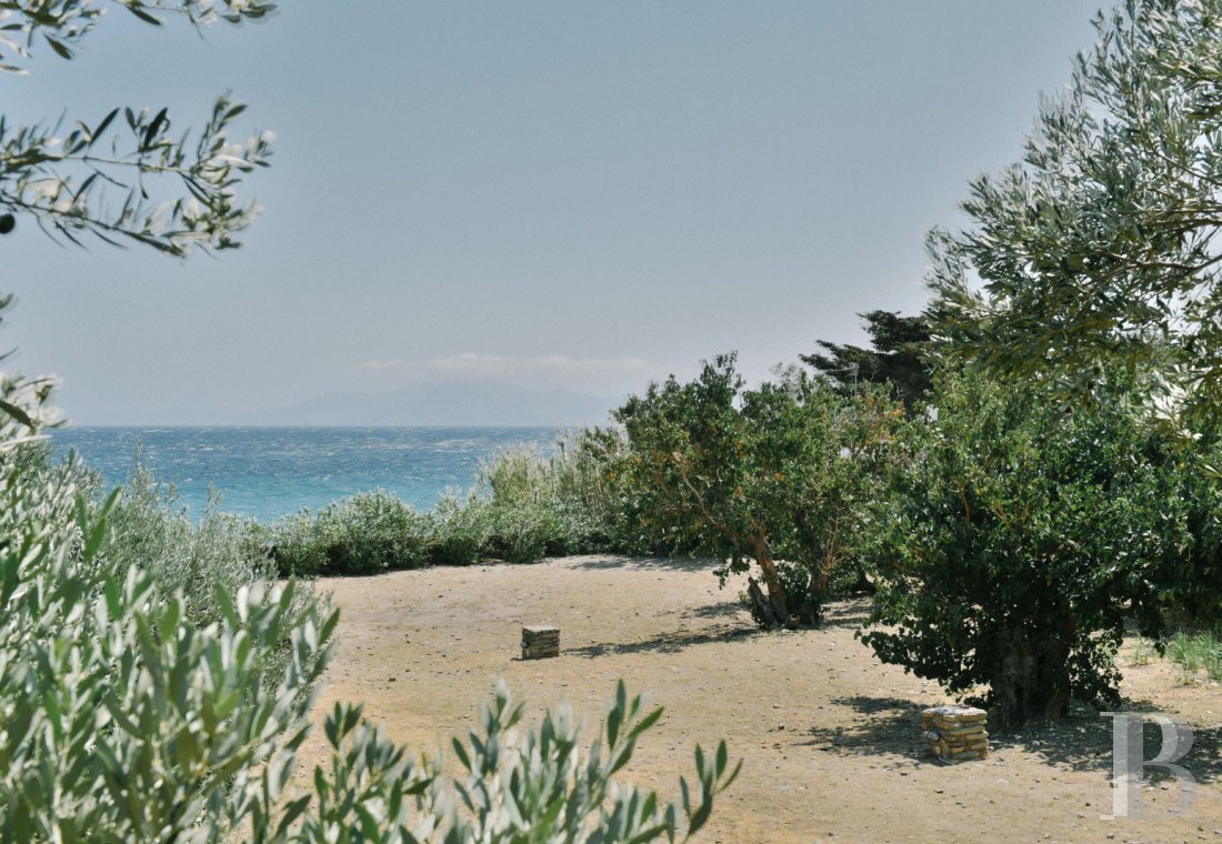À Tinos, dans les Cyclades,  trois anciennes bergeries en bord de mer unies par un bel esprit - photo  n°27